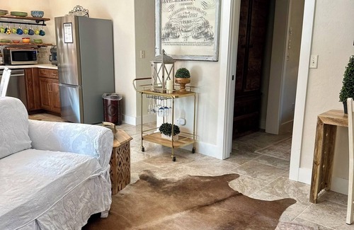 Stevensville Cabaña | Charming private 1bdrm New pet friendly Cottage nestled in Stevensville/5 acres