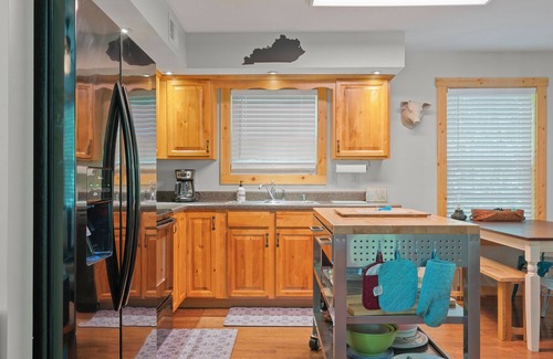 Clarkson Casa | Charming! Private and cozy Nolin Lake cottage near Mammoth Cave National Park.