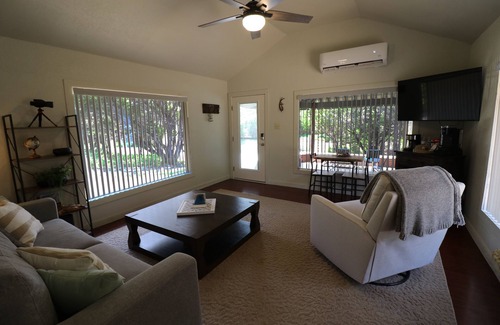 Valley Mills Cabaña | Charming Private Cottage with Hot Tub in Valley Mills