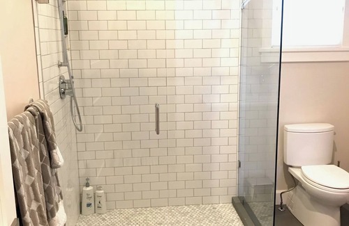 Newlands Apartamento | Charming Private Guest Suite located near downtown, shopping and hiking
