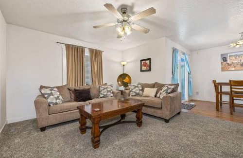 Meridian Casa | Charming Private Twnhome w/Large Fenced Yard (58)