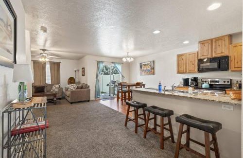 Meridian Casa | Charming Private Twnhome w/Large Fenced Yard (58)