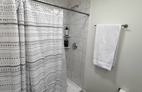 Hardwick Casa | Charming Private Bedroom with WiFi, AC in awesome Milledgeville
