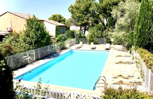 Mallemort Casa | Casa en el Golf de Pont Royal: 6 plazas, terraza, piscina, parking, aire acondicionado y fibra.