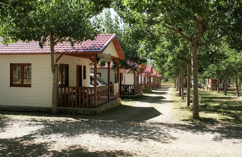La Puebla de Roda Casa | Bonito bungalow con terraza cubierta.
