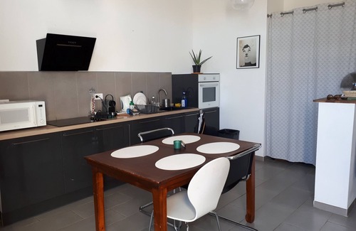 Bompas Apartamento | Charming, quiet and functional apartment with a garden. Free parking in front