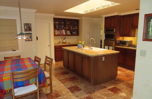 Salinas Casa | Charming quiet single story home amongst coast live oak trees in gated community