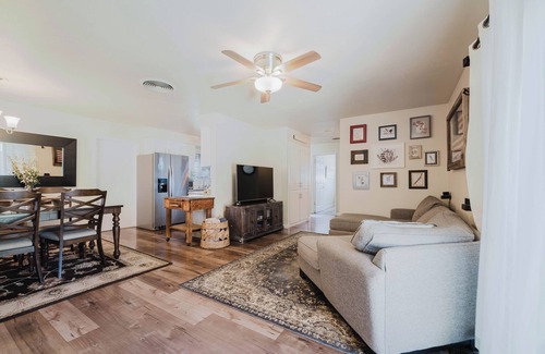 Lodi Casa | Charming, Quite and Quaint 3-bedroom house with WiFi and AC in Lodi
