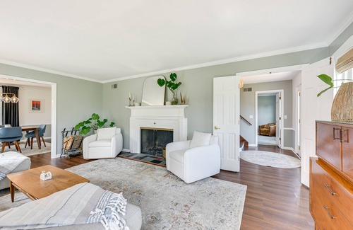 Racine Casa | Charming Racine Home - Walk to Lake Michigan!