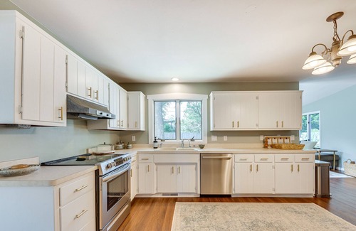 Racine Casa | Charming Racine Home - Walk to Lake Michigan!