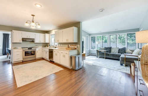 Racine Casa | Charming Racine Home - Walk to Lake Michigan!