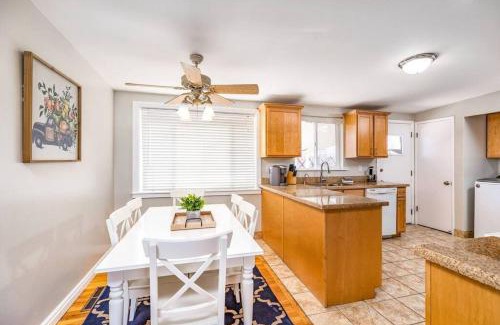 Murray Casa | Charming Rambler W Scenic Views & Pets R Allowed