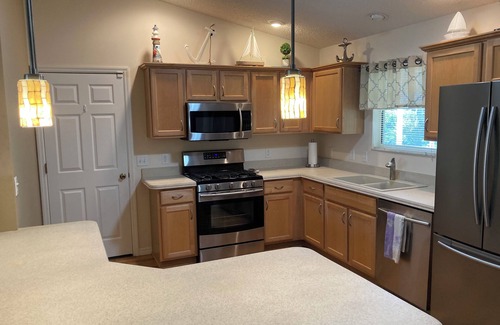 The Villages Casa | Charming Ranch with prime Location! Just west of Buena Vista Blvd between 466's