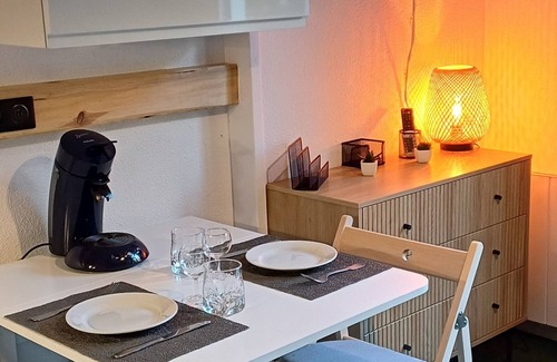 Bourg-Saint-Maurice Apartamento | Charming renovated studio with balcony, mountain area and outdoor pool