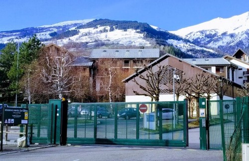 Bourg-Saint-Maurice Apartamento | Charming renovated studio with balcony, mountain area and outdoor pool