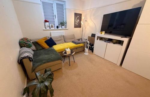 Reading Casa | Charming Reading Garden House Pet Friendly