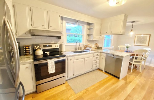 Vineyard Haven Casa | Charming Recently Renovated 3-Bedroom Retreat