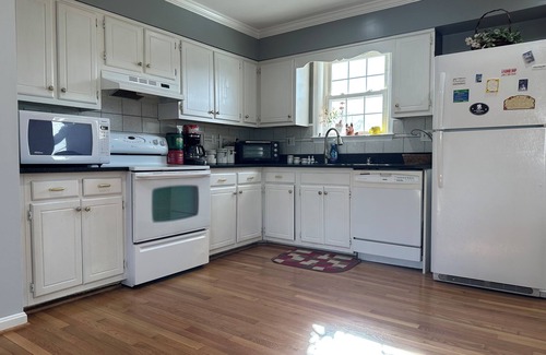 Hillcrest Heights Casa | Charming Recently Renovated 3-bedroom home in Temple Hills