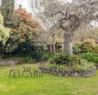 Kew Casa | Charming Red Brick Estate in Kew 5BR & Playhouse