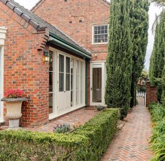 Kew Casa | Charming Red Brick Estate in Kew 5BR & Playhouse