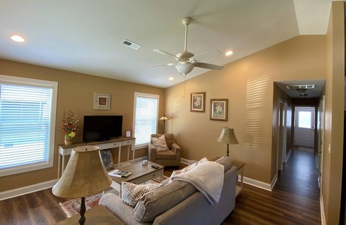 Landrum Cabaña | "Charming ~ Refreshing ~ Convenient"