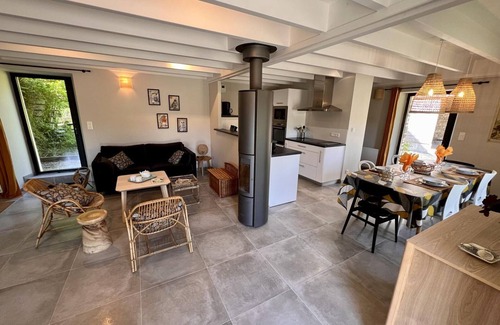 Canville-la-Rocque Cabaña | Casa acogedora renovada con jardín, cerca de playas y lugares históricos