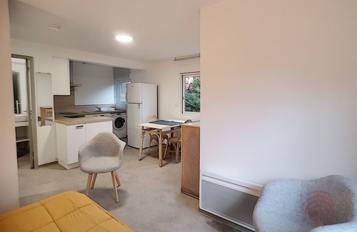Lamalou-les-Bains Apartamento | Estudio renovado con terraza, cerca del centro y de los Thermes, acepta mascotas, Lamalou-les-Bains