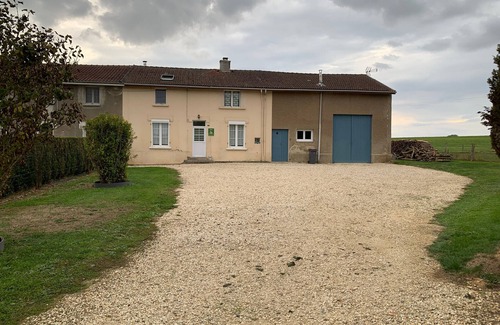 Forges-sur-Meuse Cabaña | Casa encantadora renovada, cerca de Verdún, con jardín, terraza y actividades al aire libre
