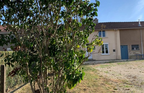 Forges-sur-Meuse Cabaña | Casa encantadora renovada, cerca de Verdún, con jardín, terraza y actividades al aire libre