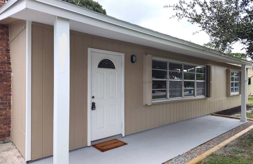 Sebastian Highlands Cabaña | CHARMING & RENOVATED 2-bedroom cottage in Beautiful Sebastian! Bring your Boat!