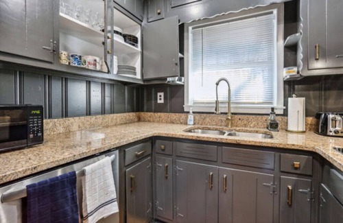Mableton Casa | Charming renovated 4 Bedroom Ranch walking distance to the Silver Comet Trail!