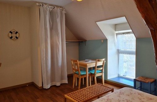 Cravant Cama Y Desayuno | Casa rural con encanto renovada en Beauce, 4 habitaciones amplias, cerca de los castillos del Loira
