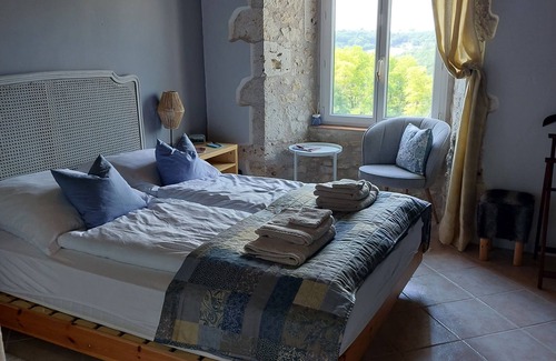Lacour Cama Y Desayuno | Charming renovated farmhouse with large pool