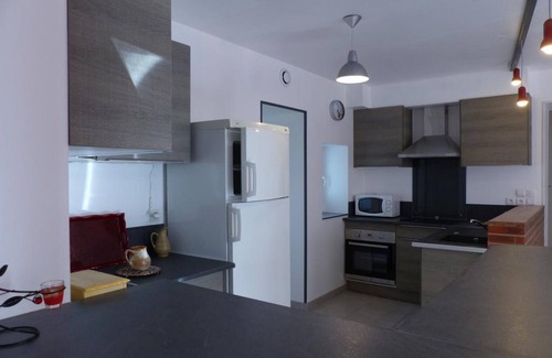 Poezat Cabaña | Casa rural renovada con jardín y comodidades modernas