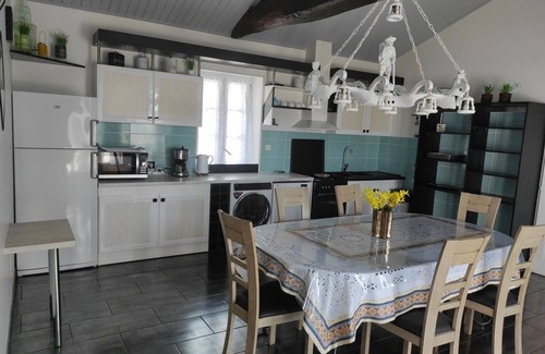 Brem Sur Mer Cabaña | Casa rural renovada en granja junto a Brem sur Mer, 4 hab, 2 baños, jardín, wifi, pesca, niños bienvenidos.