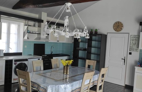 Brem Sur Mer Cabaña | Casa rural renovada en granja junto a Brem sur Mer, 4 hab, 2 baños, jardín, wifi, pesca, niños bienvenidos.