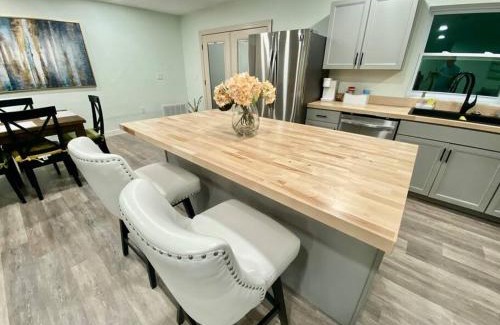 Gainesville Casa | Charming renovated home with jetted tub/king beds