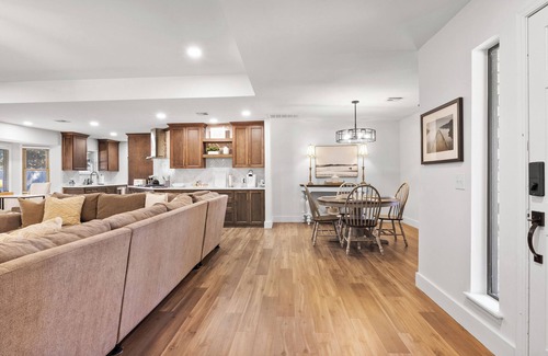South Tulsa Casa | Charming & Renovated in S Tulsa Staycation or Long-Term Stays-Backs to Trails