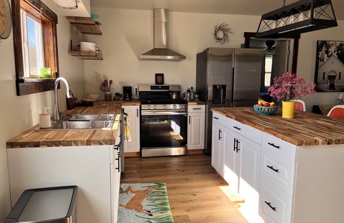 Mount Clare Casa | Charming Renovated Schoolhouse Retreat – 2BR + Office, Spacious Yard
