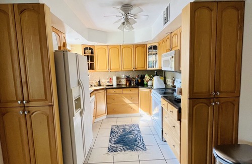 South Pinellas Community Council Casa | Charming Residential Home with heated outdoor pool, clean and cozy