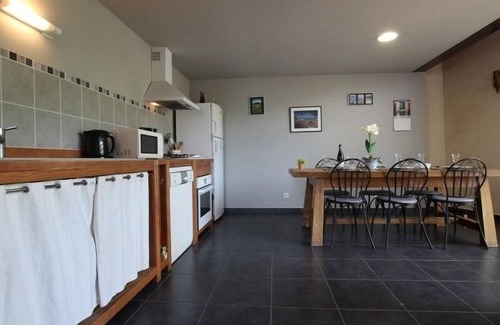 Ceaux-d'Allegre Cabaña | Encantadora casa rural moderna con jardín amplio, terraza y conexión WiFi en Céaux-d'Allègre