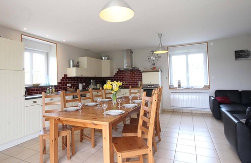Landisacq Cabaña | Casa rural con jardín cerrado, chimenea y wifi, ideal para familias