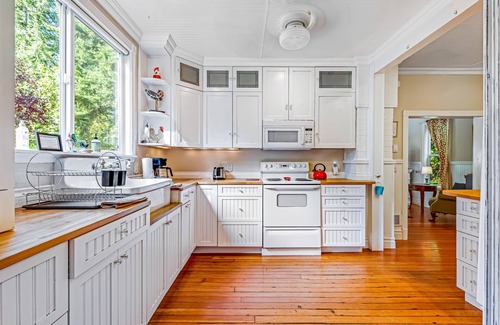 Adelma Beach Casa | ¡NUEVO LISTADO! Agradable y encantador granja restaurada cerca de la bahía de Sequim