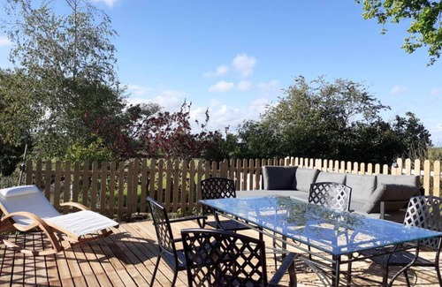 Louroux-de-Beaune Cabaña | Casa acogedora con chimenea, jardín, terrazas, juegos, bicicletas, y más – Ideal para familias