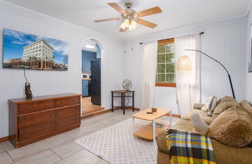 Hattiesburg Casa | Charming retreat close to downtown, restaurants and Southern Miss.