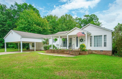 Hattiesburg Casa | Charming retreat close to downtown, restaurants and Southern Miss.