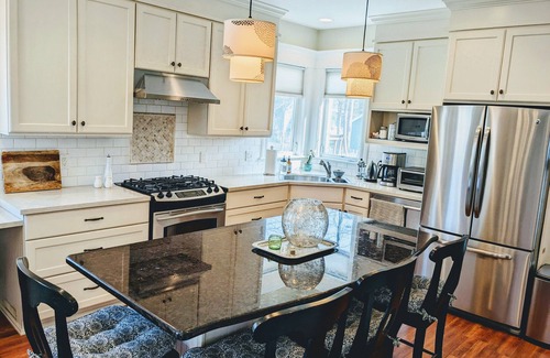 Chelsea Casa | Charming Retreat Downtown Chelsea 4 bed 2 bath