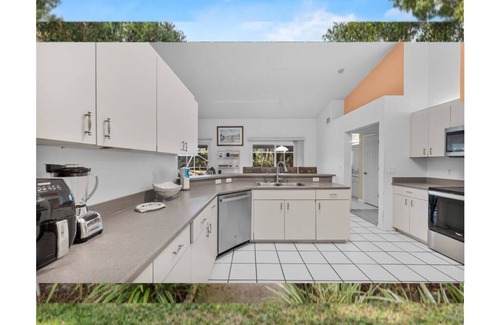 Interchange Square Casa | Charming Retreat in Palm Bay, FL