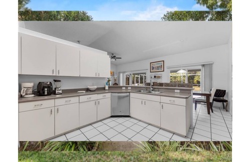 Interchange Square Casa | Charming Retreat in Palm Bay, FL