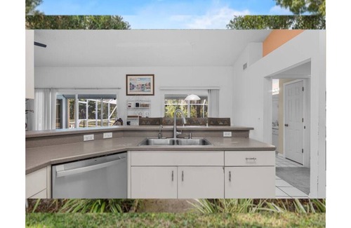 Interchange Square Casa | Charming Retreat in Palm Bay, FL